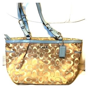 Coach Tote in Signature Jacquard